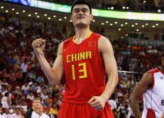 中国男篮为何成绩变差？回头看看上一代内线，答案不言而喻！